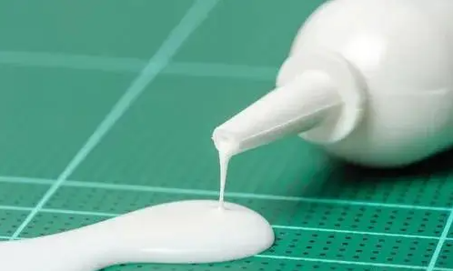 ?琦鴻蠟乳液在水性膠黏劑中的作用